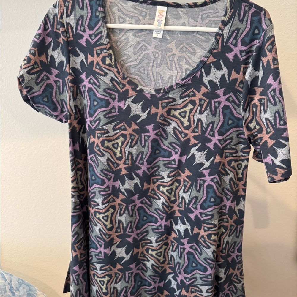 LuLaRoe Black Geometric Short Sleeve Scoop Neck Top